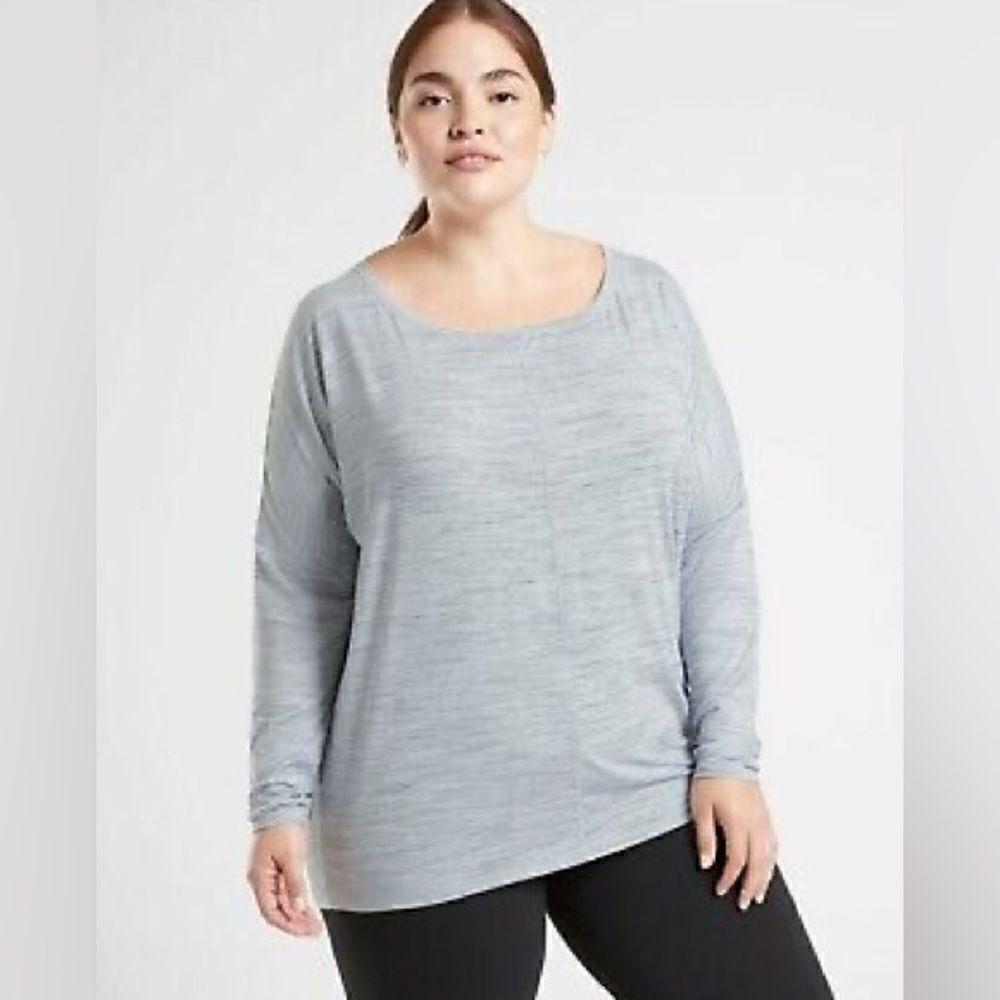 Athleta Essence Flow Printed Top Glacial Blue Spacedye 1X Great Condition